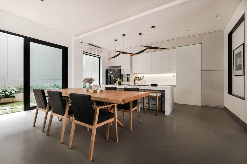 Dining Table in Kitchen