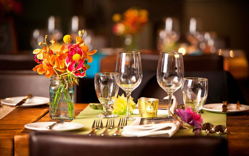 Dinner Table Setting — Green, Elegant