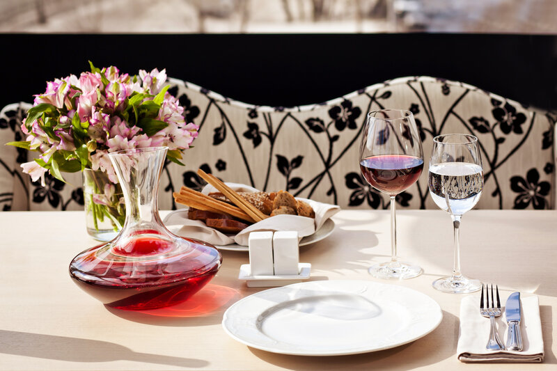 Dinner Table Setting — White, Calm