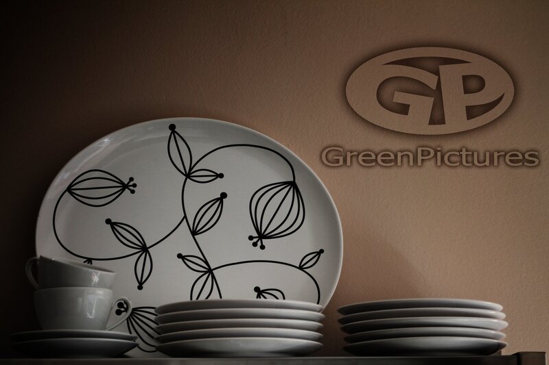 Dinnerware with floral design