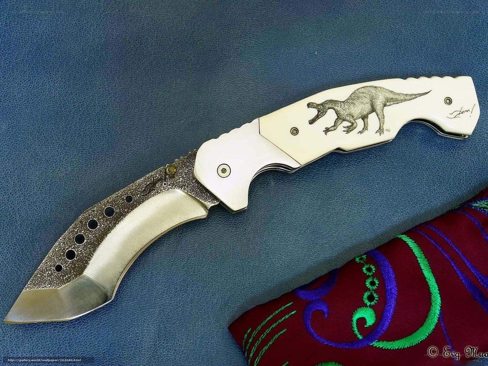Dinosaur-themed folding knife