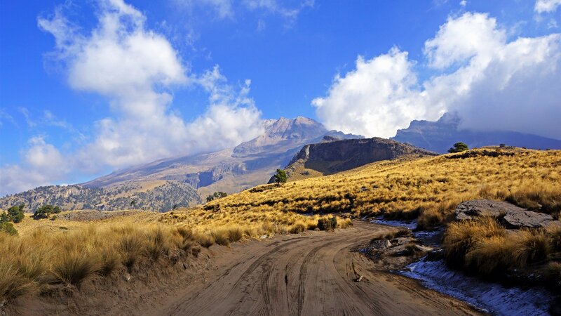 Dirt Road in Mountain Valley — Blue, Serene
