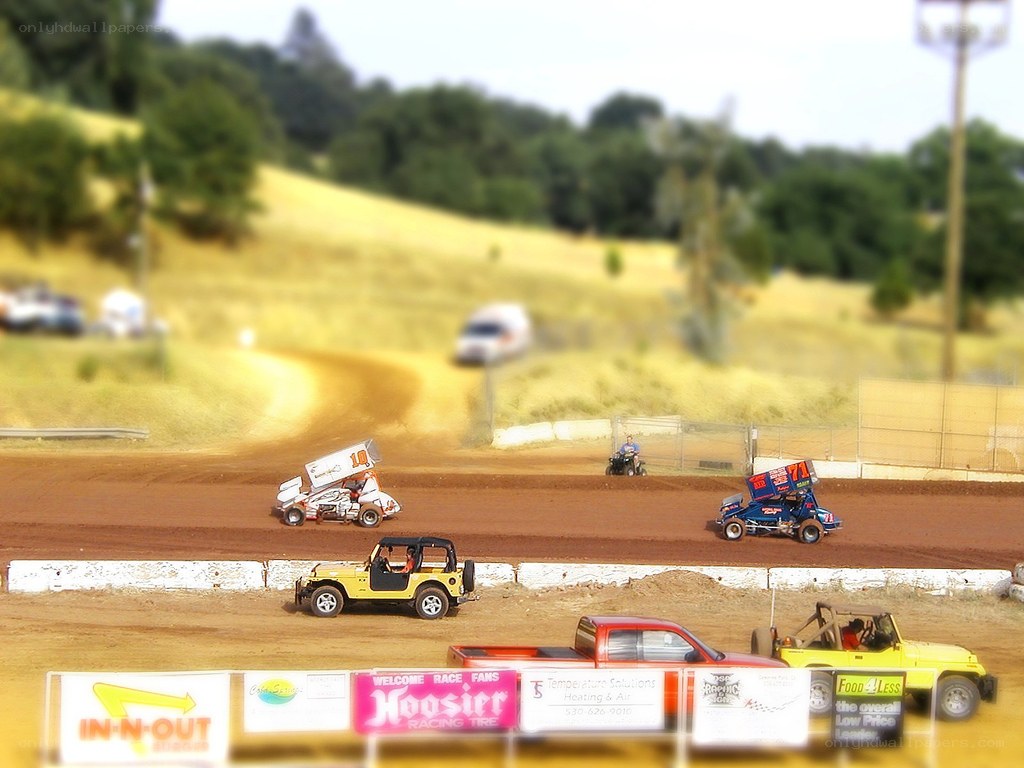 Dirt track racing event