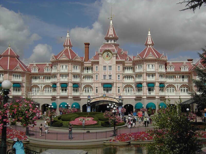 Disneyland Paris Hotel — Pink