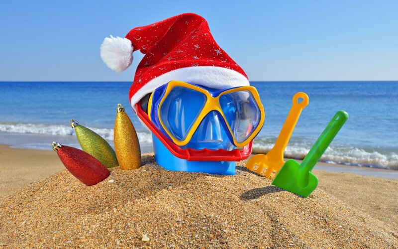 Diver Mask with Santa Hat