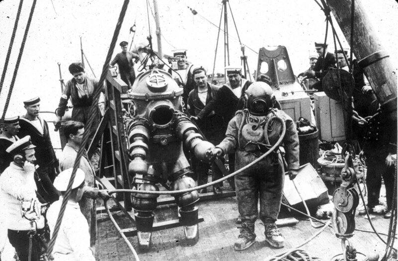 Divers preparing for underwater operation