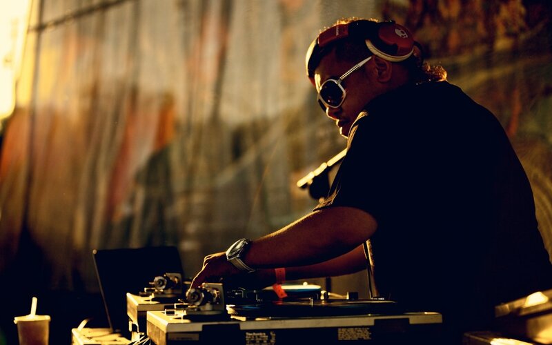 Dj at Turntables — Black, Dramatic