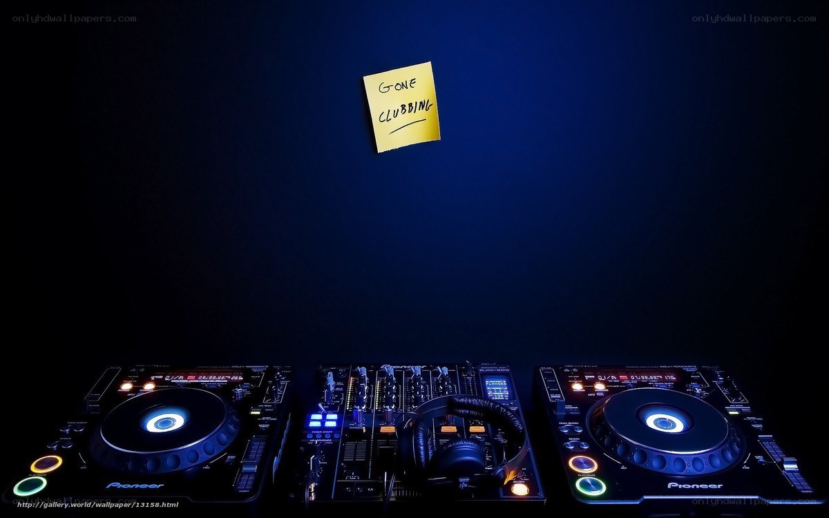 DJ equipment with note