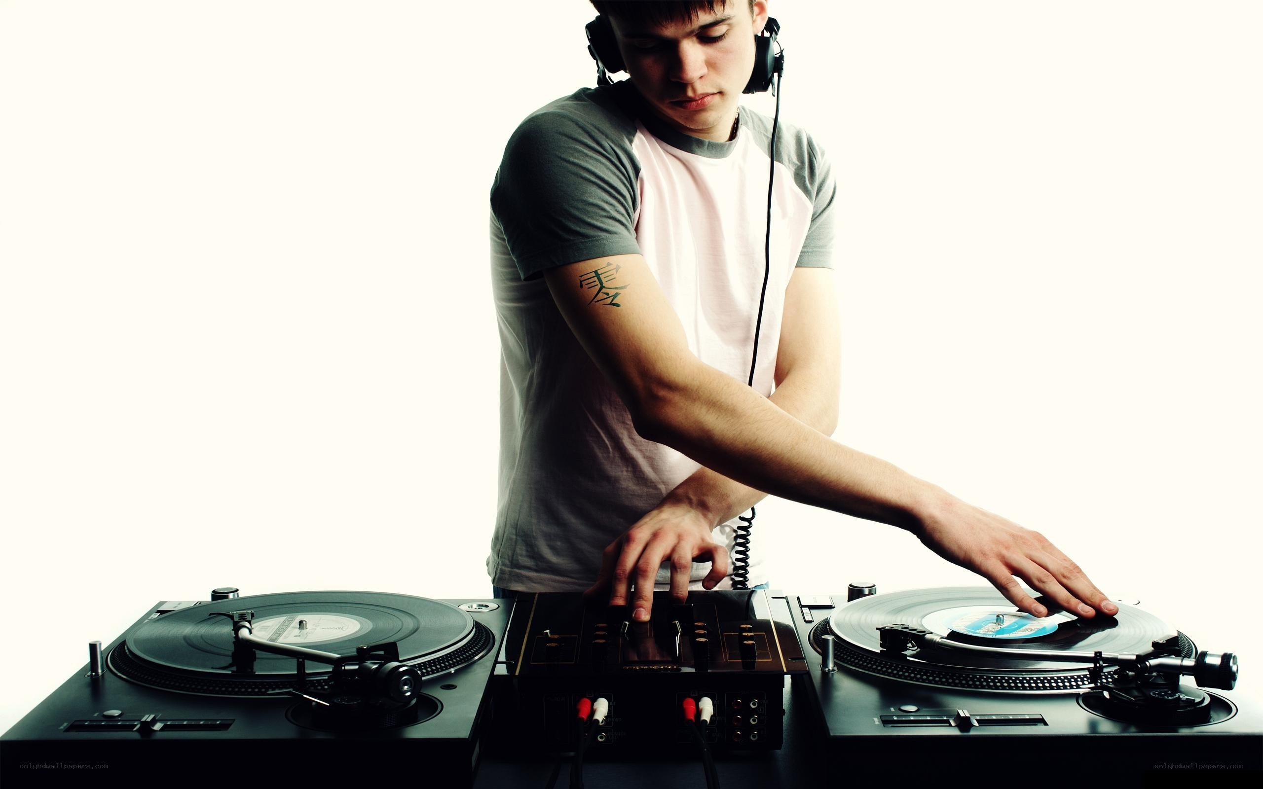 DJ mixing on turntables
