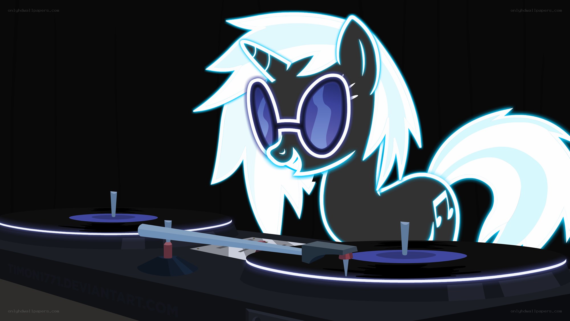 DJ pon-3 at the turntables
