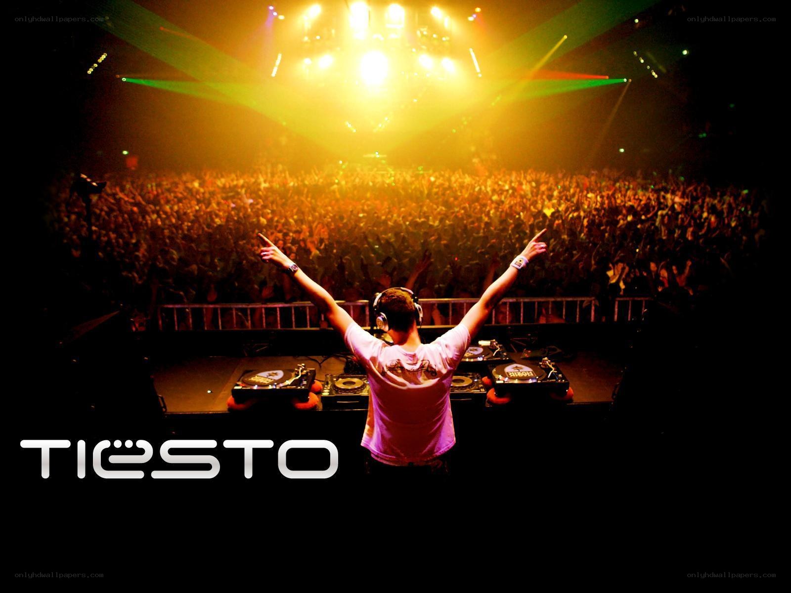 DJ Tiesto performing live