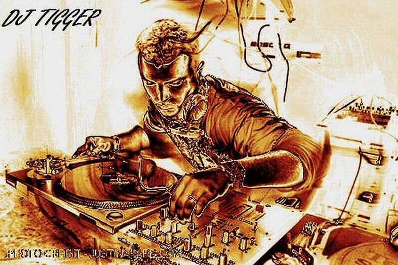 DJ Tigger at the turntables