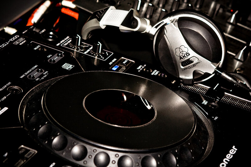DJ Turntable and Headphones — Black