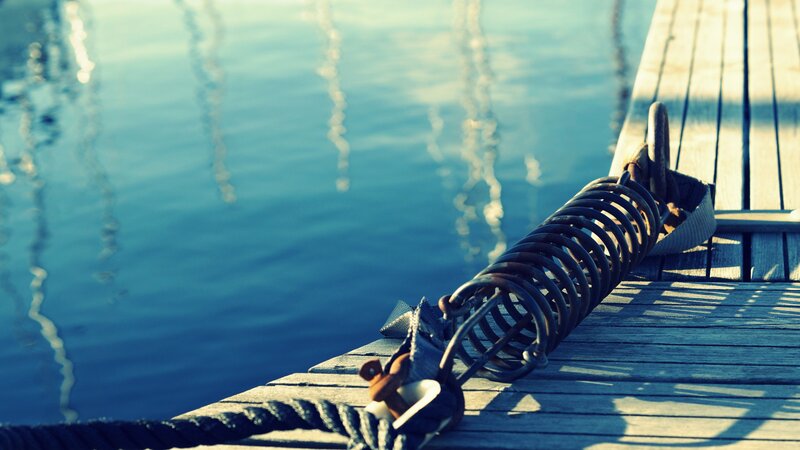 Dock with spring and rope