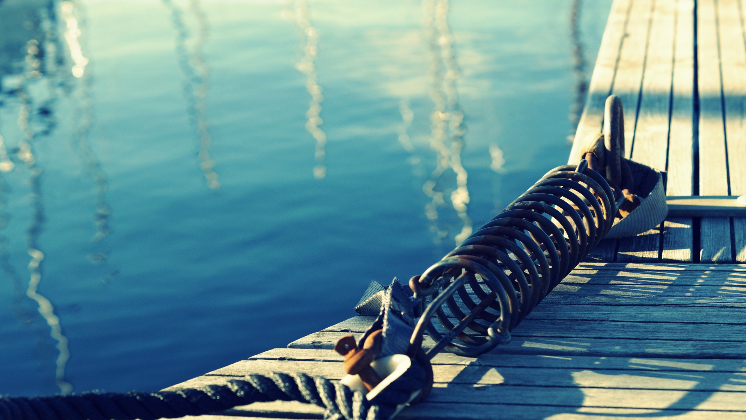 Dock with spring and rope