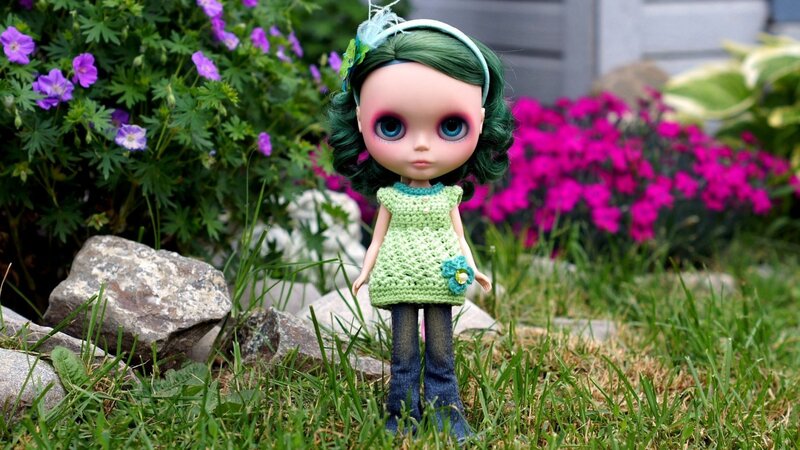 Doll in Garden — Green