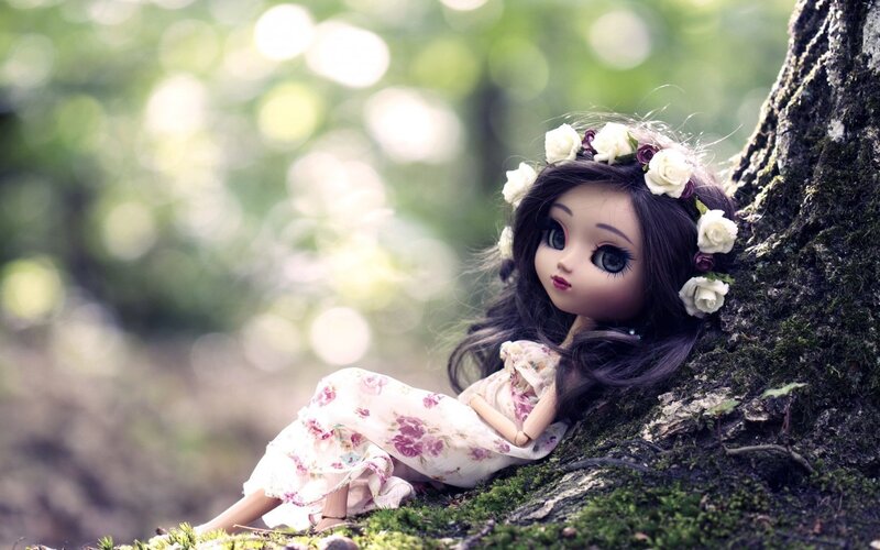 Doll with Flower Crown — Green