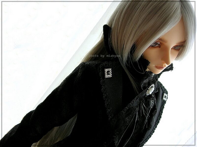 Doll with Silver Hair — Black, Dramatic