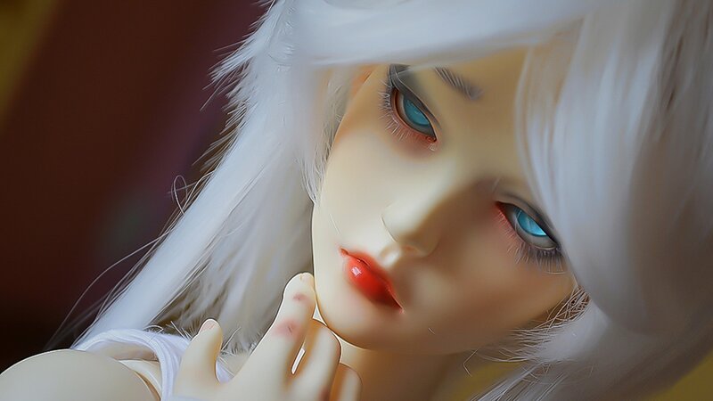 doll with white hair and blue eyes
