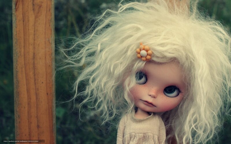 doll with white hair