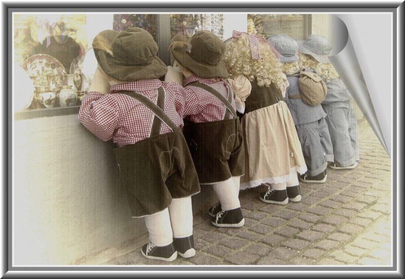 Dolls in Traditional Clothing