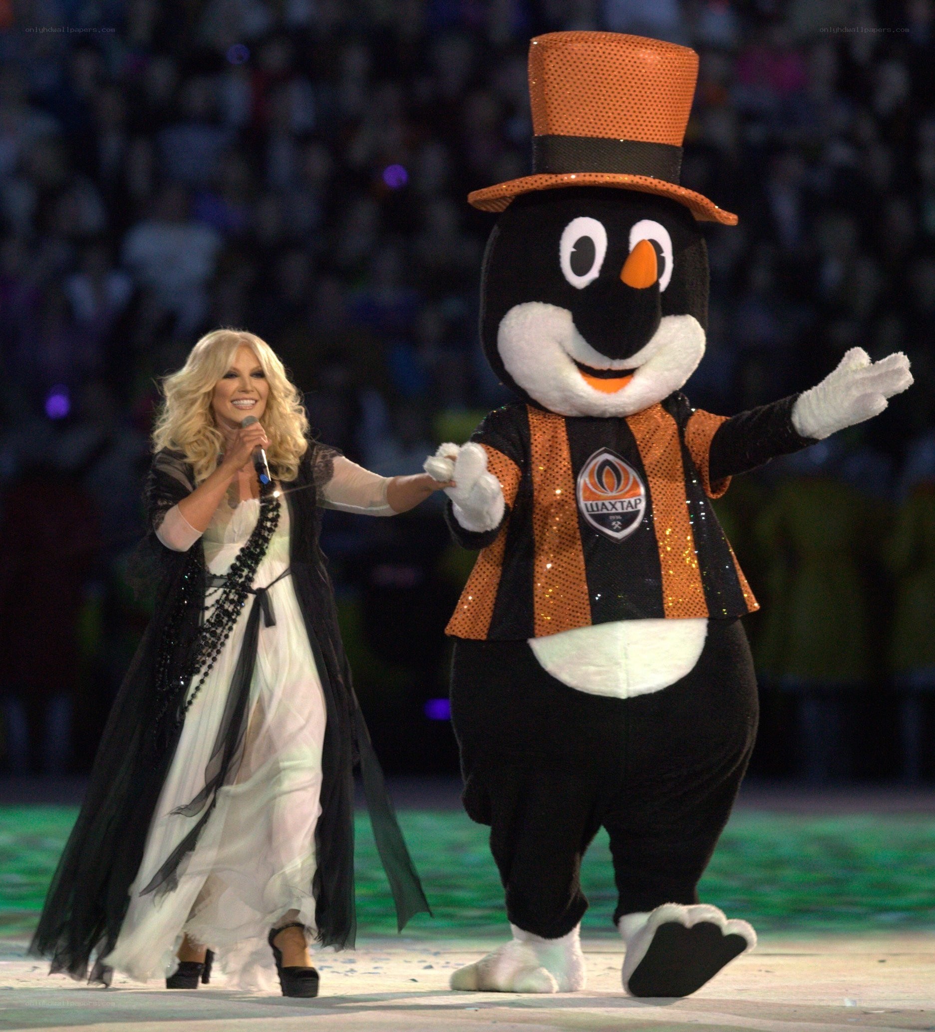 Dolly Parton with Sochi mascot