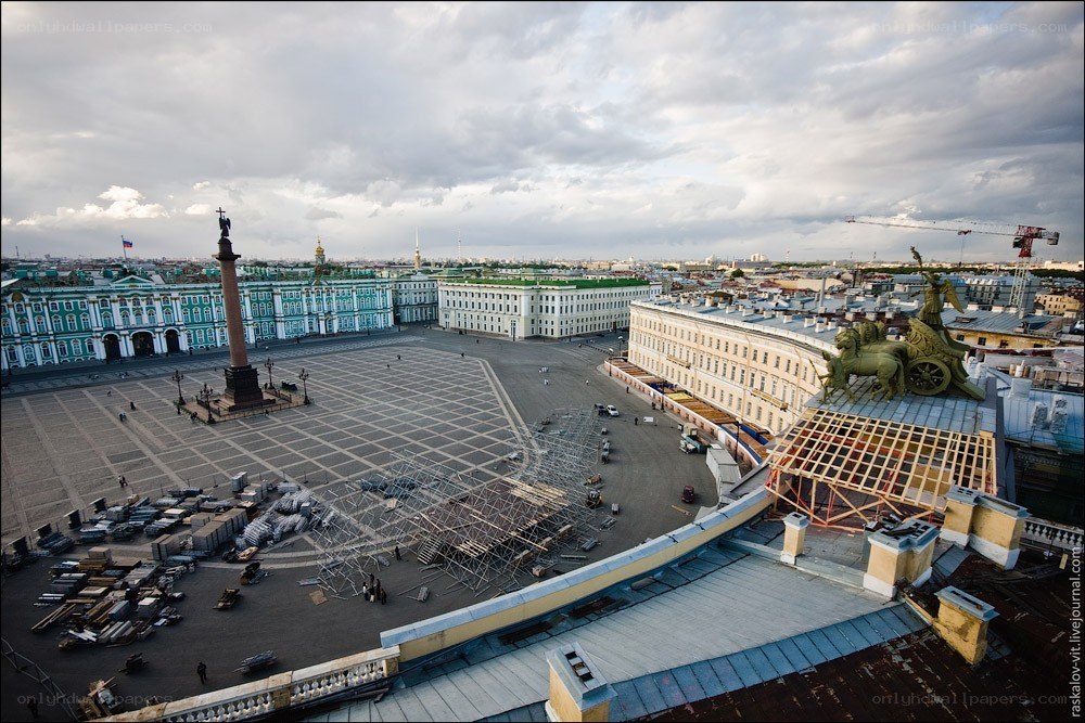 Dome construction at Palace Square