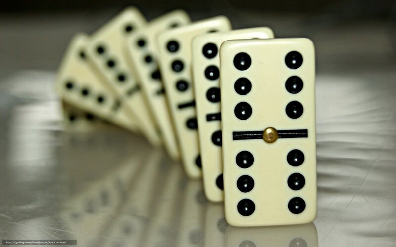 Domino Tiles in Line — White