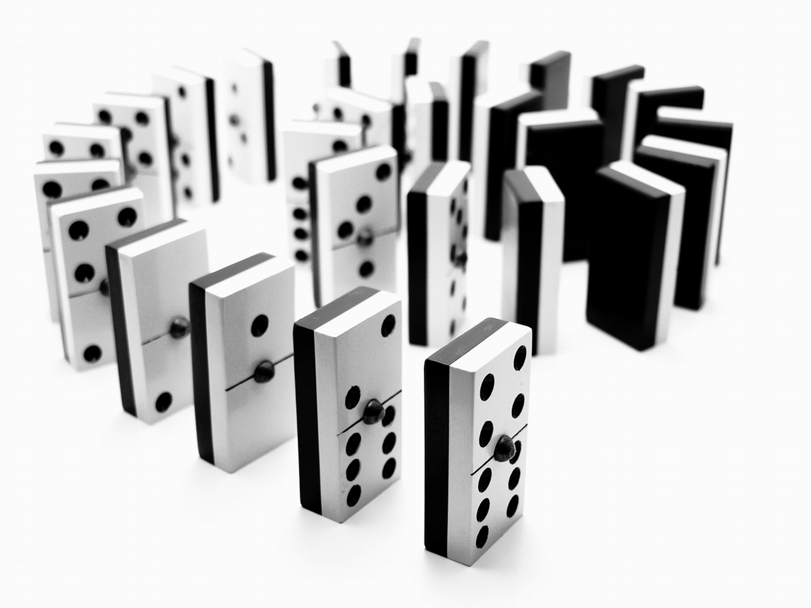 dominoes arranged in a circle