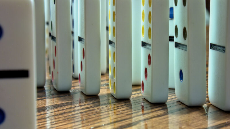 Dominoes in a Line — White