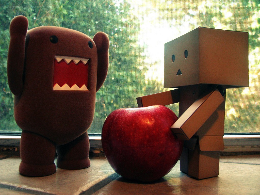 Domo and Danbo with an apple