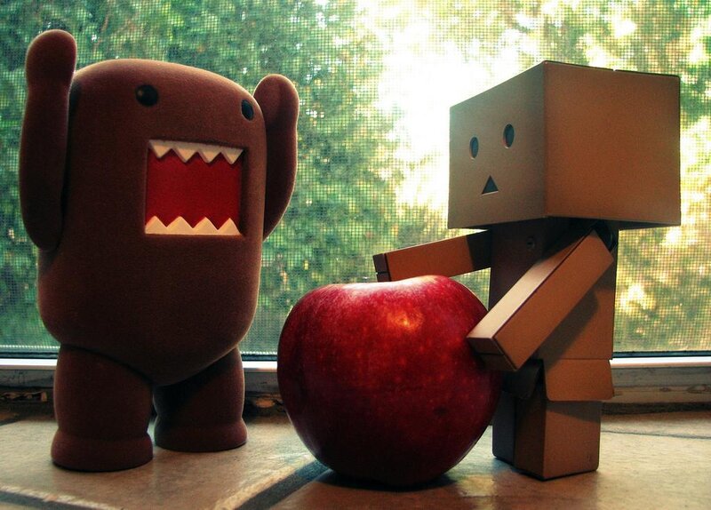 Domo and Danbo with an apple