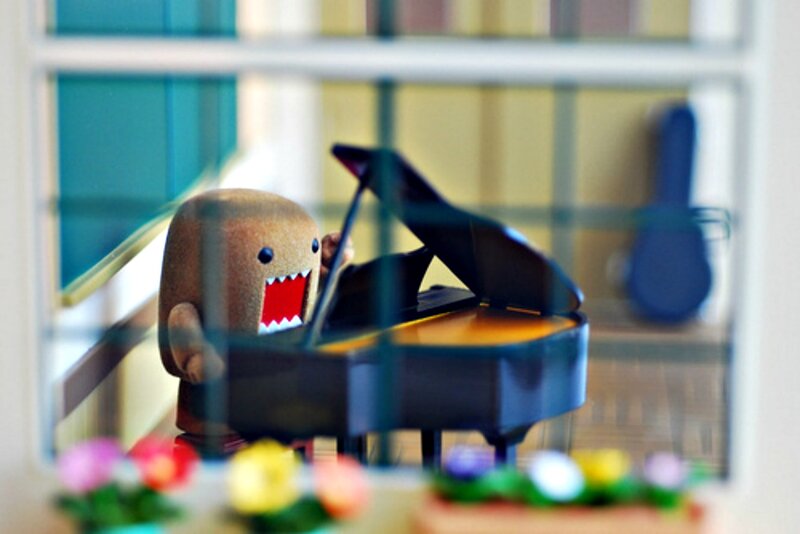 Domo-kun Playing Piano