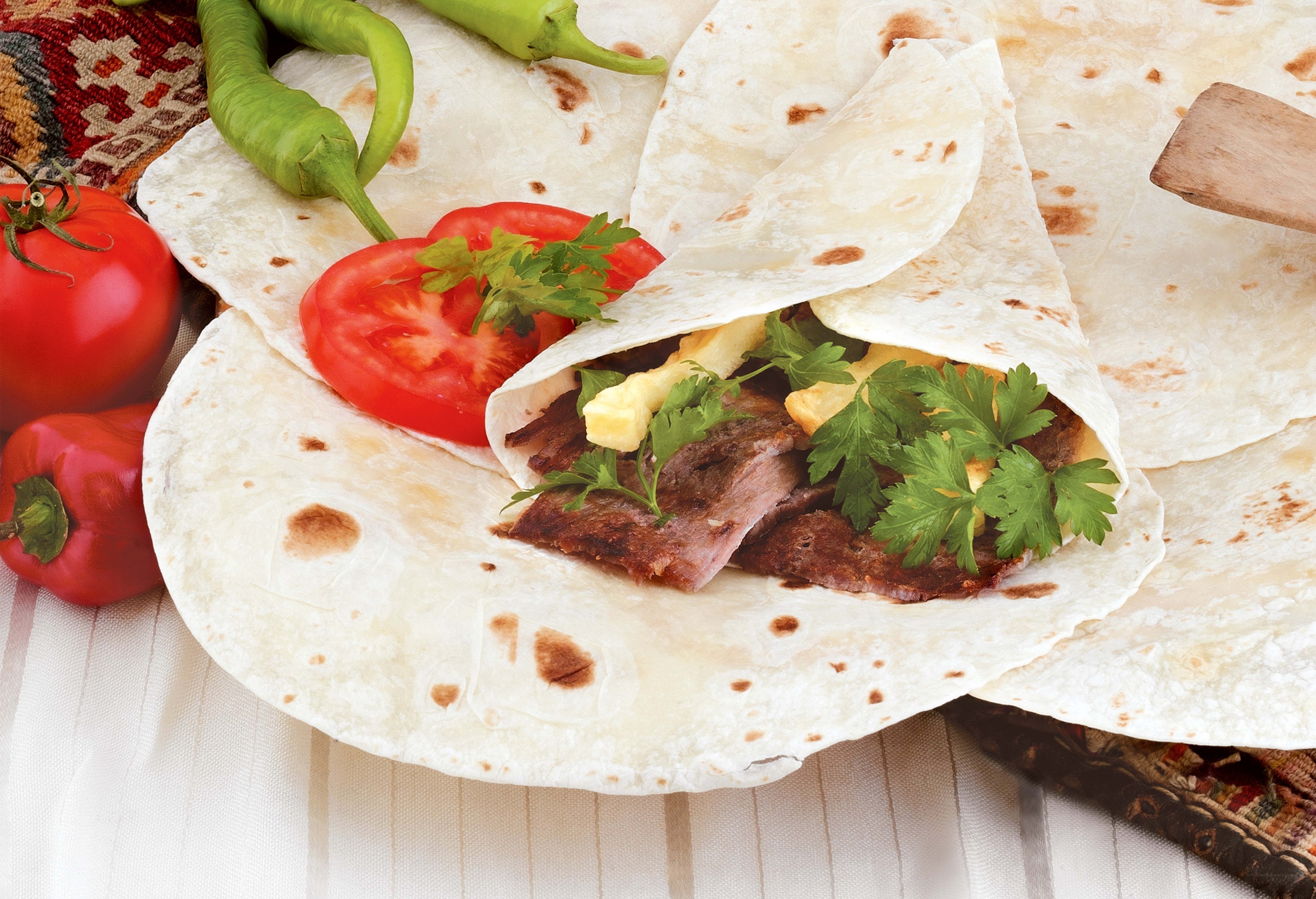 Doner kebab with fresh vegetables