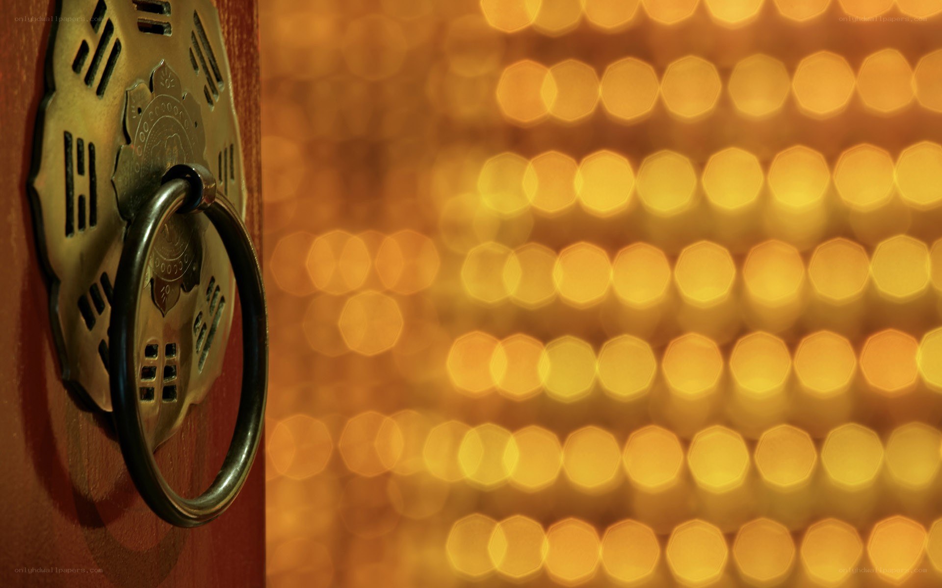 door knocker with candle lights
