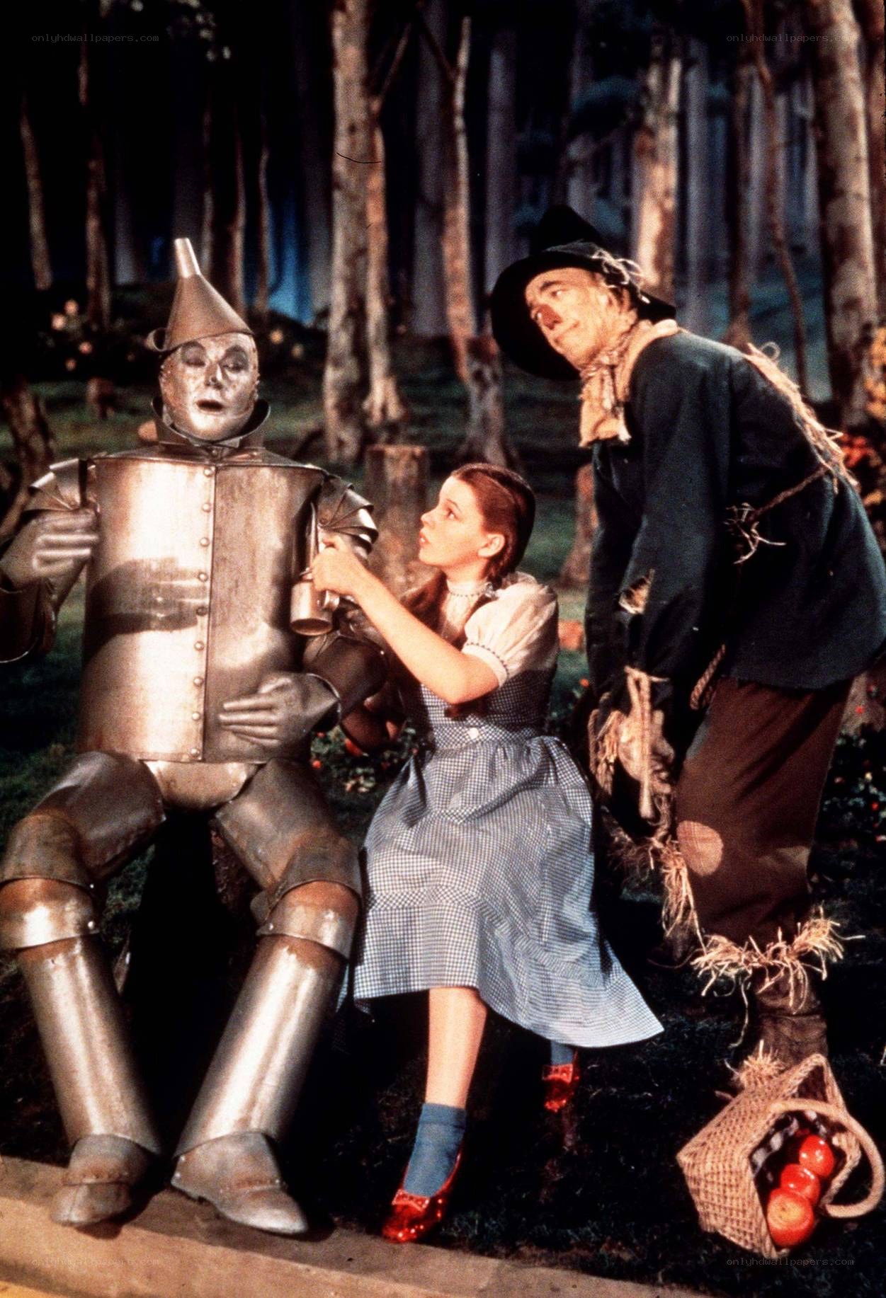 Dorothy greases the Tin Man