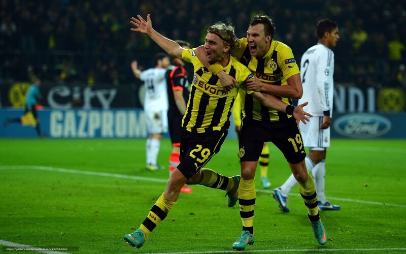 Dortmund players celebrate goal
