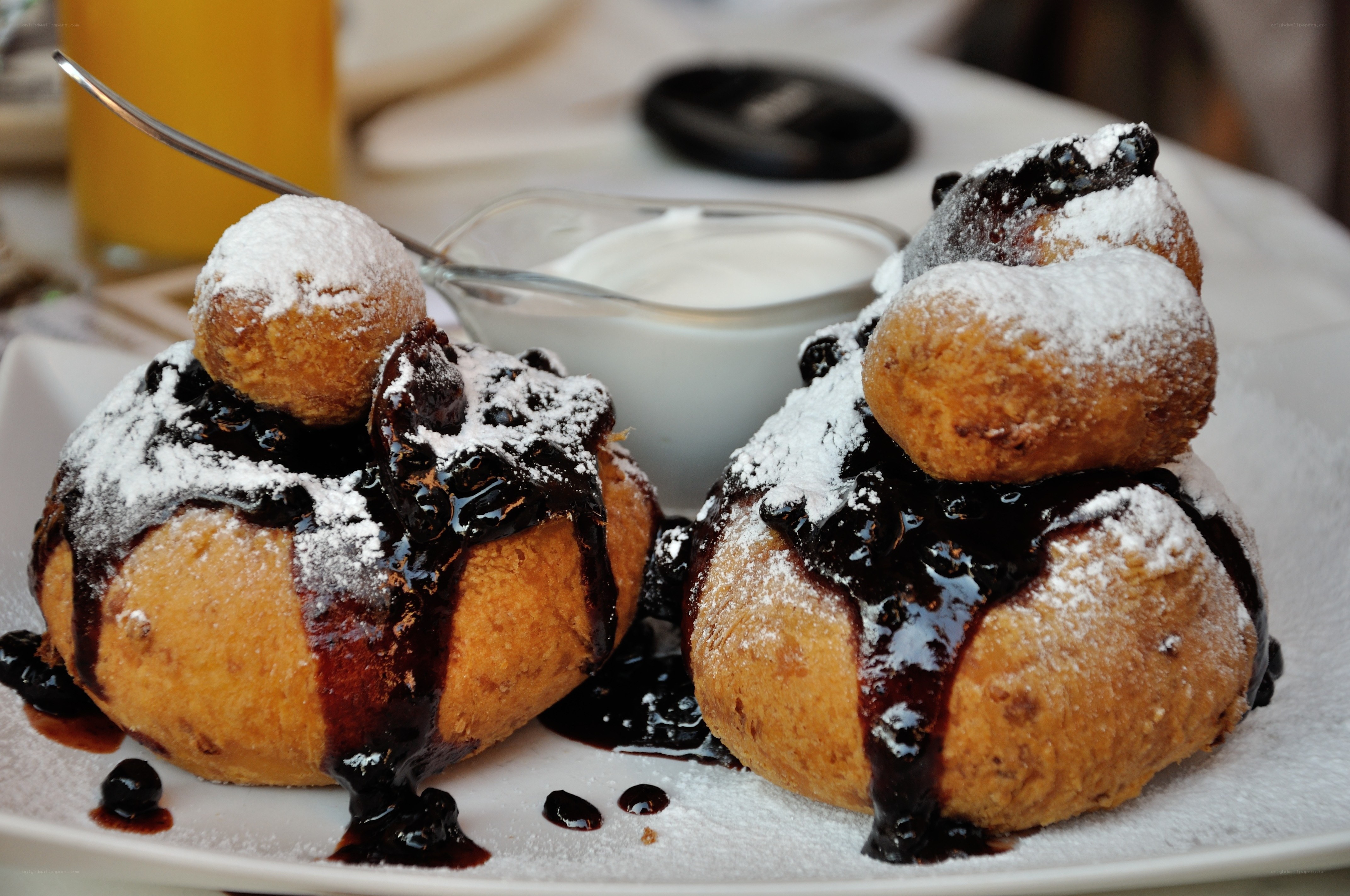 Doughnuts with chocolate sauce