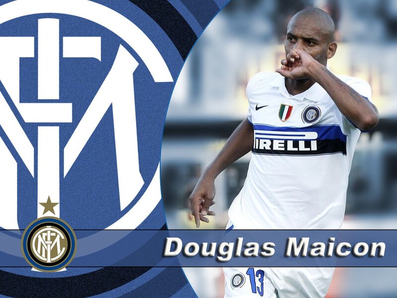 Douglas Maicon in Inter Milan kit