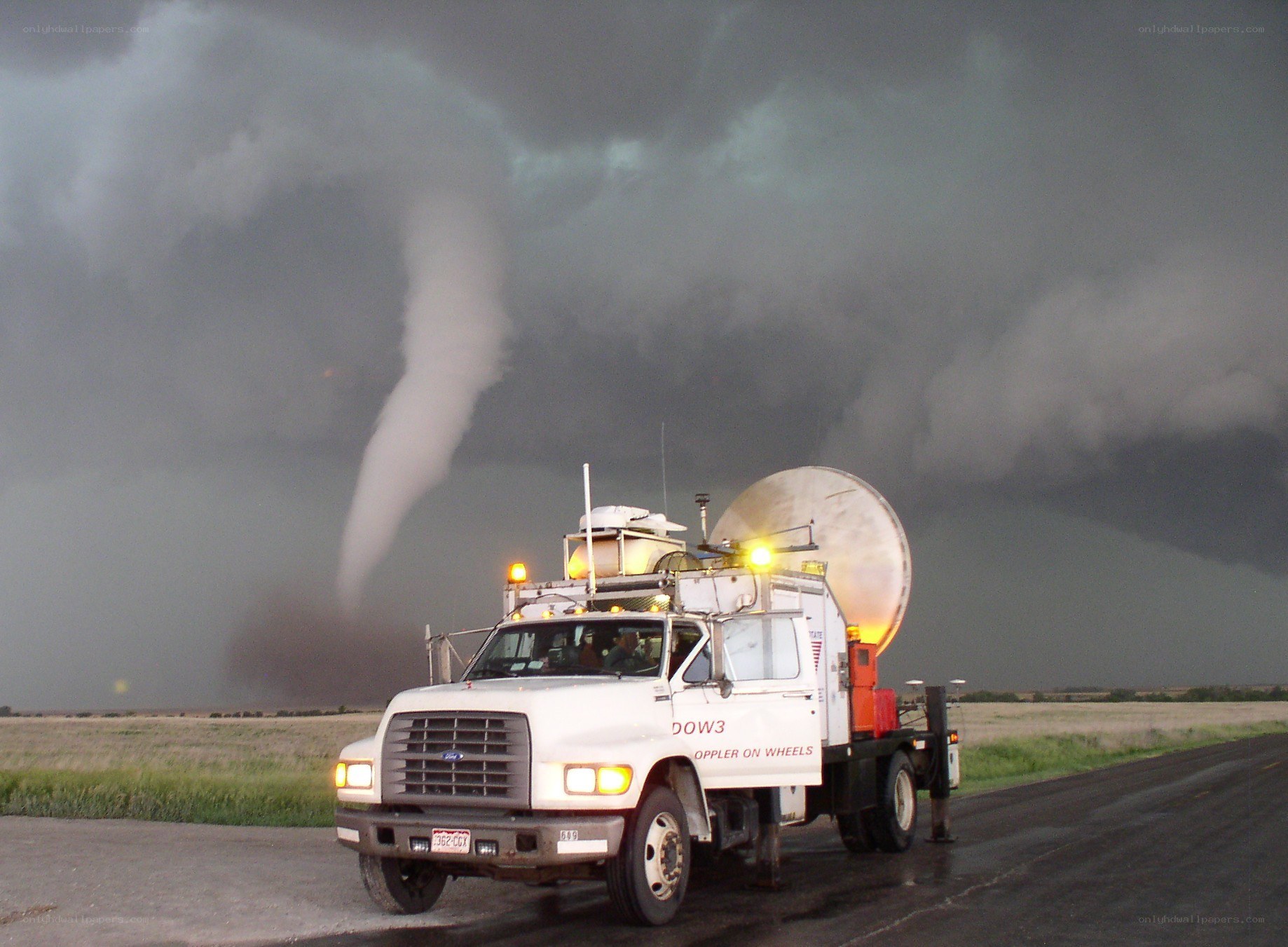 DOW3 truck observes tornado