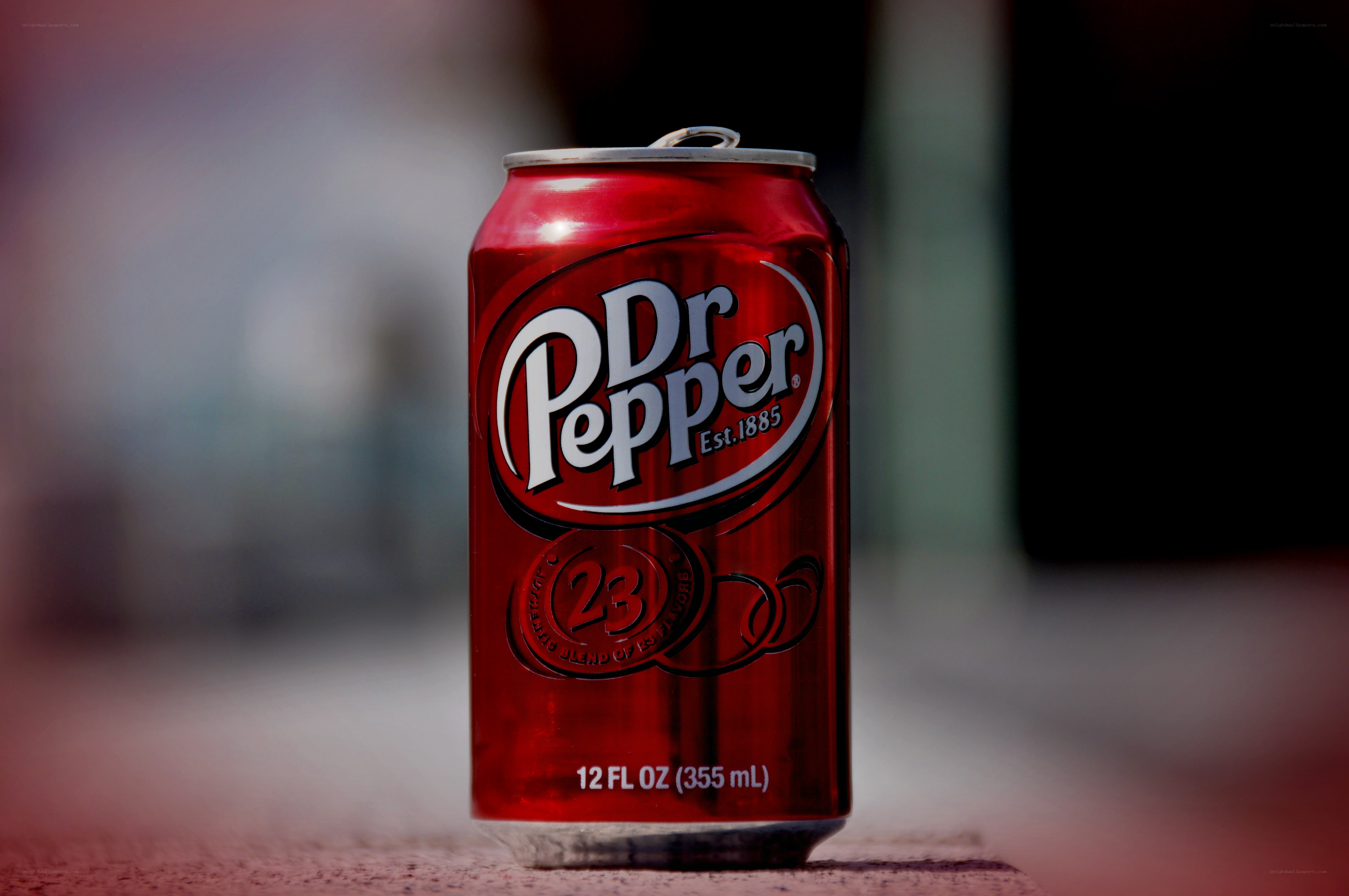 Dr Pepper soda can