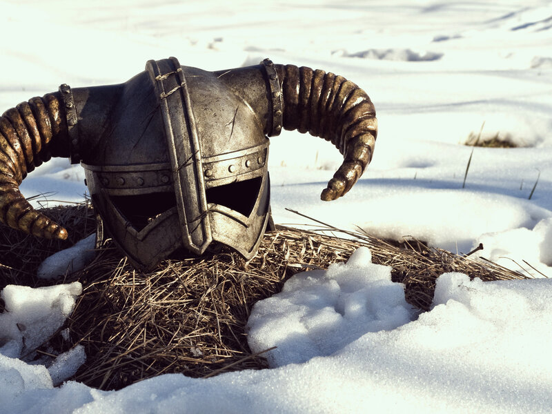 Dragon Helmet in Snow — White, Cold