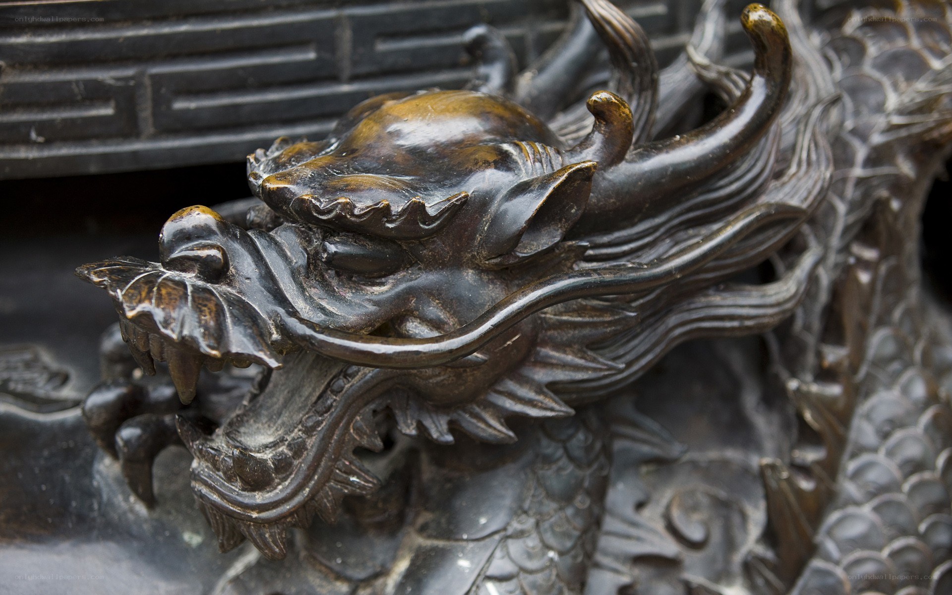dragon sculpture detail