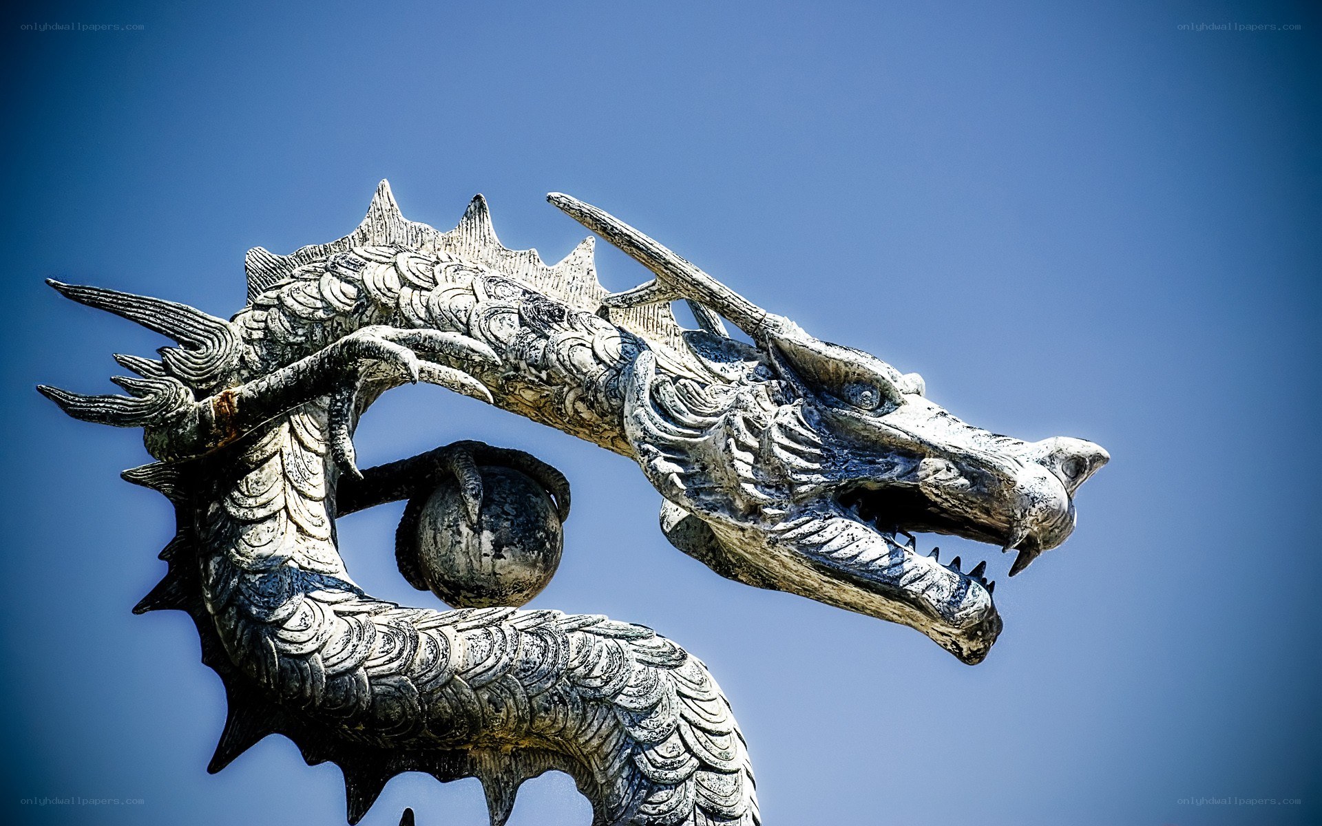 Dragon statue against blue sky