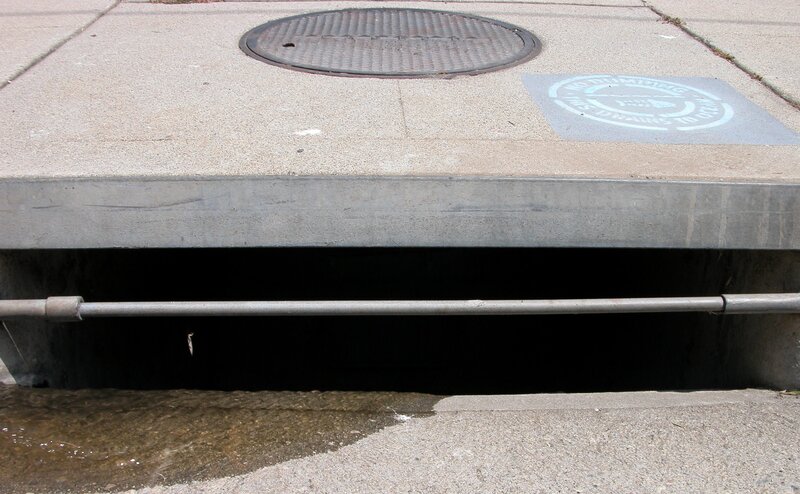 drainage grate with manhole cover