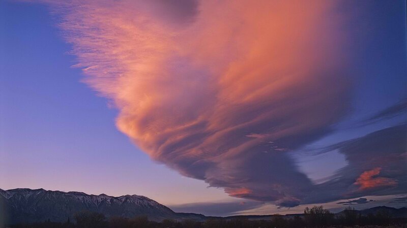 Dramatic sunset cloud over mountains