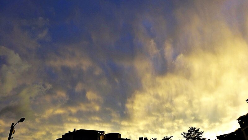 dramatic sunset clouds