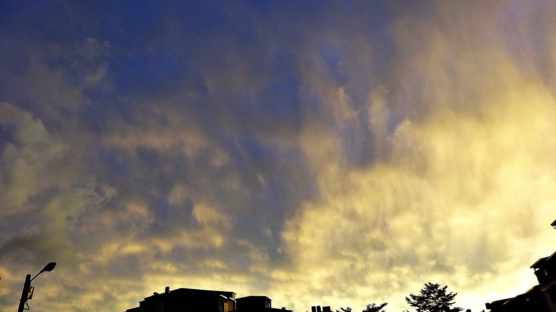 dramatic sunset clouds