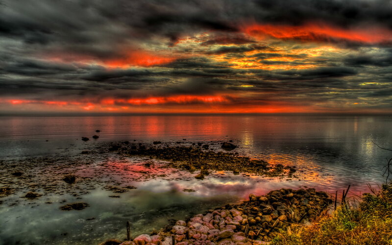 Dramatic Sunset over Water — Red