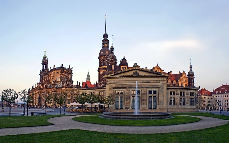 Dresden Cathedral Complex — Green, Serene